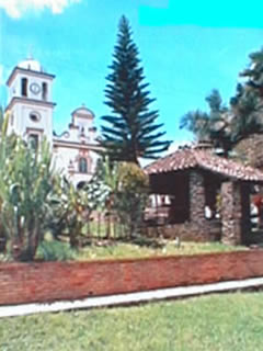 Iglesia y Parque Principal de Macanal
